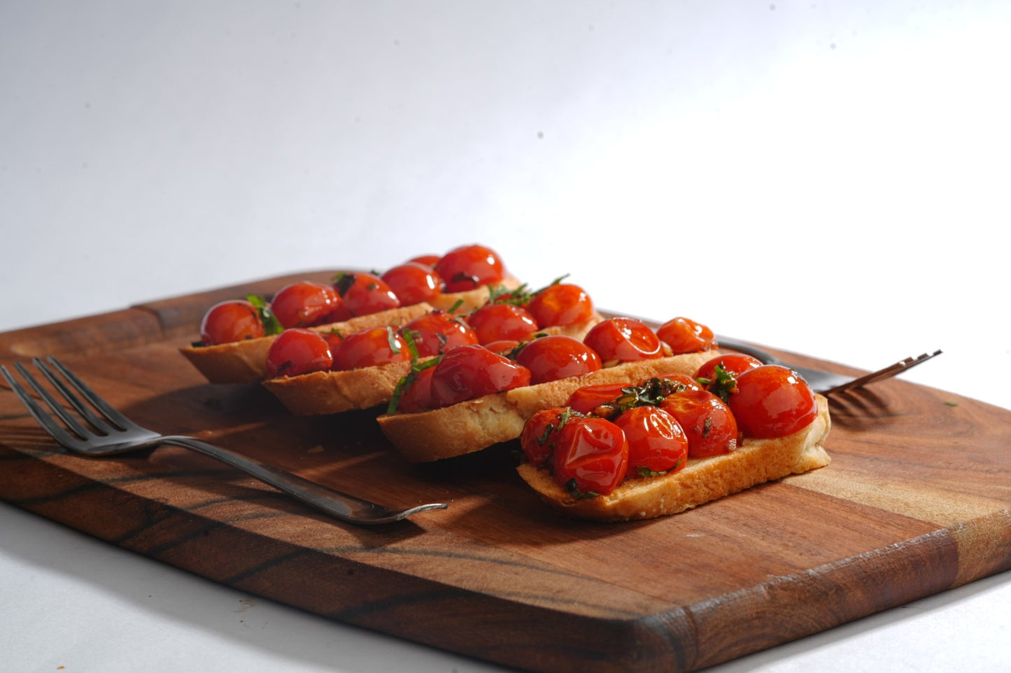 TOMATO BASIL BRUSCHETTA