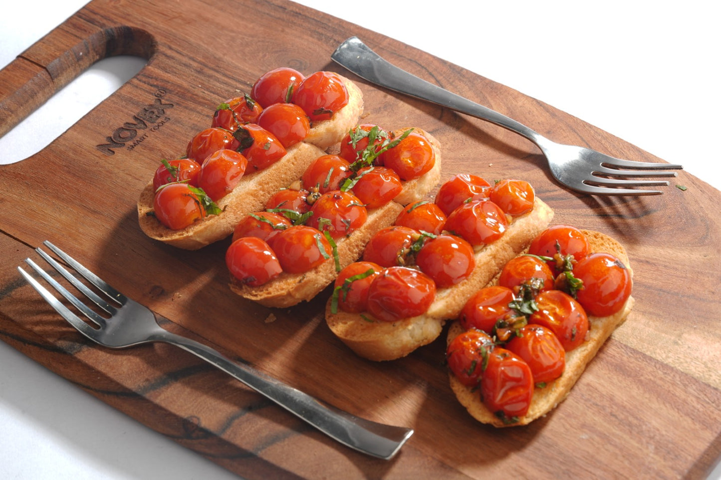 TOMATO BASIL BRUSCHETTA